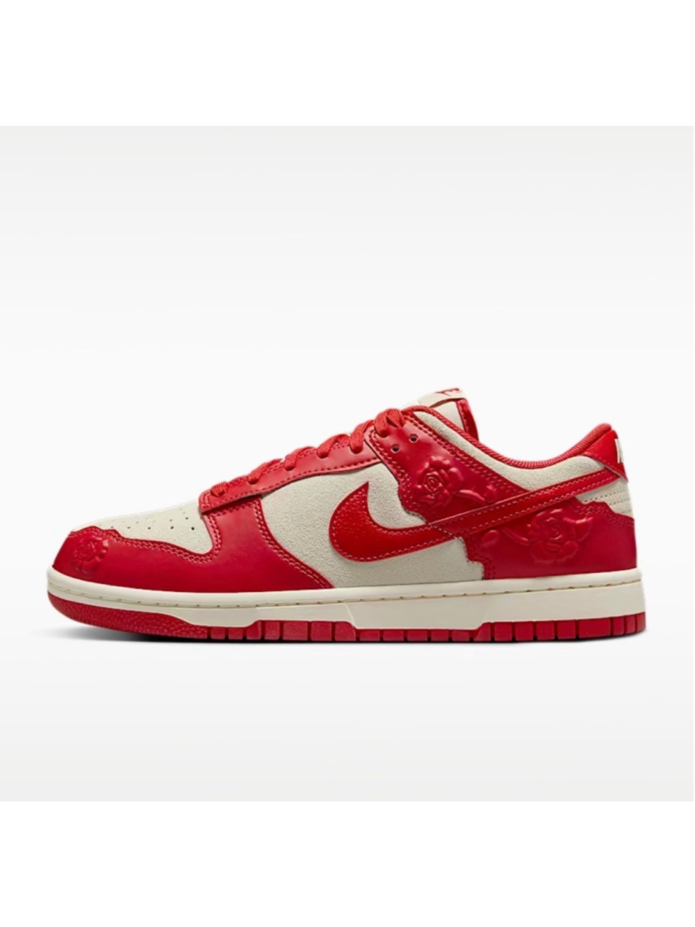 Women's Nike Dunk Low Sneakers Size 11 Red and Beige